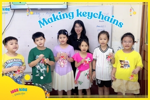 EXPERIENTIAL LESSON - MAKING KEYCHAINS